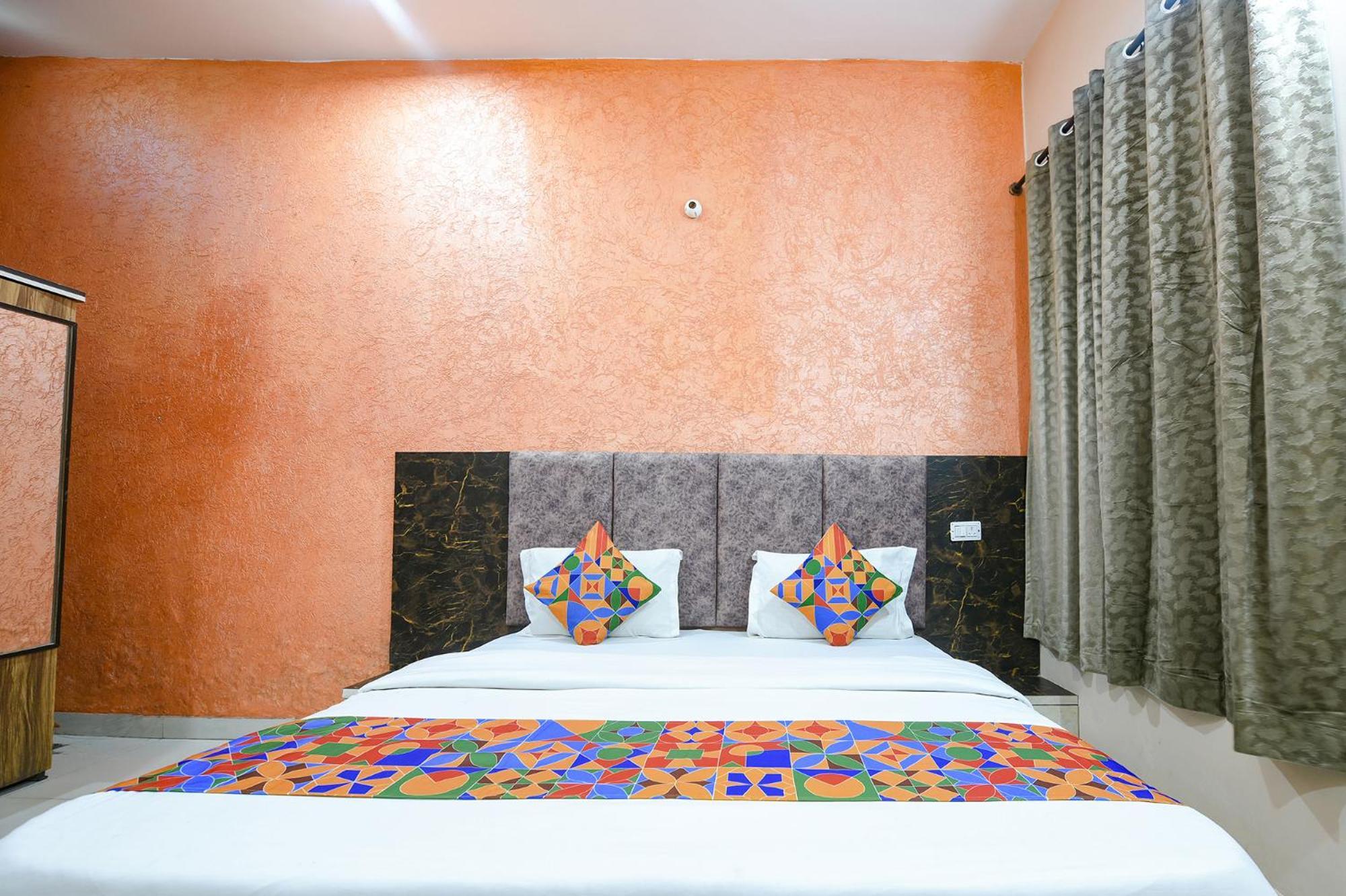 Fabexpress Galaxy Hotel Nayagaon Eksteriør billede